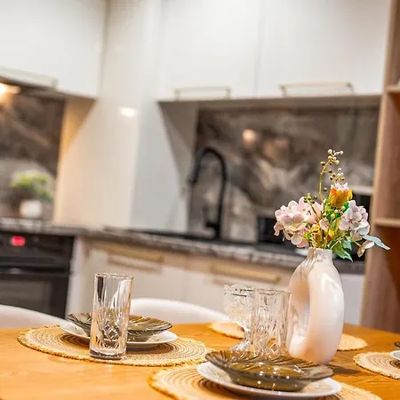 Luxury Ap - - Breakfast - Bbq - Free Parking *