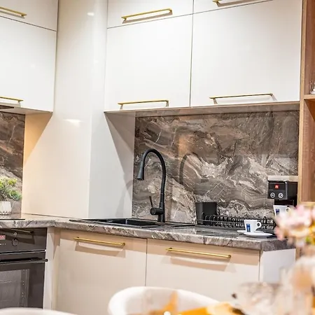 Luxury Ap - - Breakfast - Bbq - Free Parking *